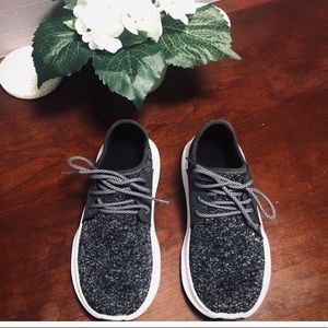 VESSI Women’s Everyday Sneaker 🖤